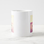 Atmen Sie tief und schätzen Sie den Moment Jumbo-Tasse (Vorderseite)