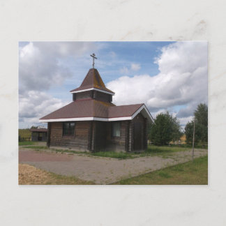 Atmosphärische alte Holzkirche ländliche Landschaf Postkarte