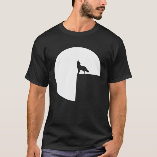 Atmospheric Wolf Howling at the Full Moon 1 T-Shirt (Vorderseite)