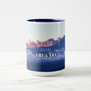 Ätna-Vulkan raucht am Abend Tasse