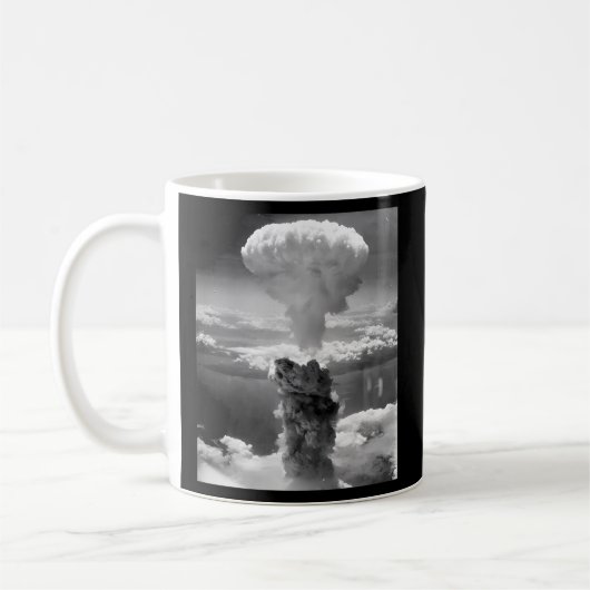 Atombombe Nukleare Wolke gegen Nukleare Tests Kaffeetasse (Links)