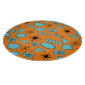 Atomförmige MCM-Formen Türkis auf Orange Schneidebrett (Ecke)