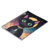 Atomfuturistische, kosmische schwarze Katze im Mon Notizblock (Linke Seite)
