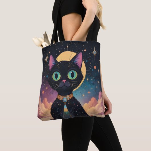 Atomfuturistische, kosmische schwarze Katze im Mon Tasche (Von Nahem)