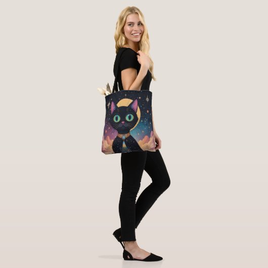 Atomfuturistische, kosmische schwarze Katze im Mon Tasche (Am Model)