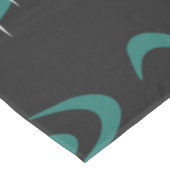 Atomic Age Swirls Stars Pattern Black Teal Tischdecke (Schrägansicht)