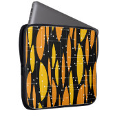 Atomic, schwarz-orange geometrisches Muster. Laptopschutzhülle (Vorne Rechts)