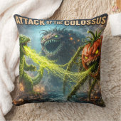 Attack of the Colossus retro monster movie throw c Kissen (Decke)