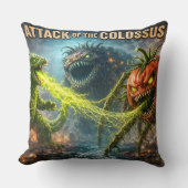 Attack of the Colossus retro monster movie throw c Kissen (Vorderseite)