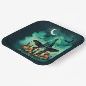 Attractive & Mystical Halloween Witch Conjures Pappteller (Gewinkelt)