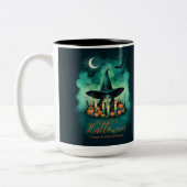 Attractive & Mystical Halloween Witch Conjures Zweifarbige Tasse (Links)
