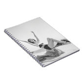 Attraktive junge Frau in Bikini am Strand Notizblock (Rechte Seite)