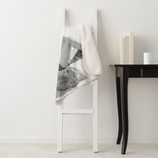 Attraktive junge Frau in Bikini am Strand Sherpadecke (Beispiel)