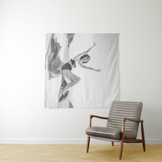 Attraktive junge Frau in Bikini am Strand Wandteppich (Beispiel (Horizontal))