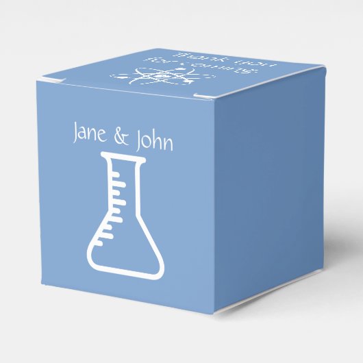 Attraktive Kräfte in Periwinkle Gefälligkeitsbox Geschenkschachtel (Vorderseite)