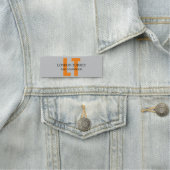 Attraktive Mit Monogramm Grau Schlicht Namensschild (Beispiel)