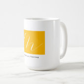 Attraktive Monogram gelb weiß Moderne Schlicht Kaffeetasse (VorderseiteRechts)