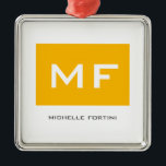 Attraktive Monogramm gelb Weiß Ihr Name Ornament Aus Metall<br><div class="desc">Glauben Sie,  dass es schwierig ist,  ein Design nach Ihrer eigenen Persönlichkeit und Geschmack zu wählen? Vielleicht erleichtert dieses Design Ihre Arbeit. Schau nochmal,  das ist definitiv das,  was du suchst.</div>