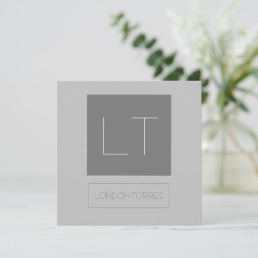 Attraktive Monogramm Grau Schlicht (Stehend Vorderseite)