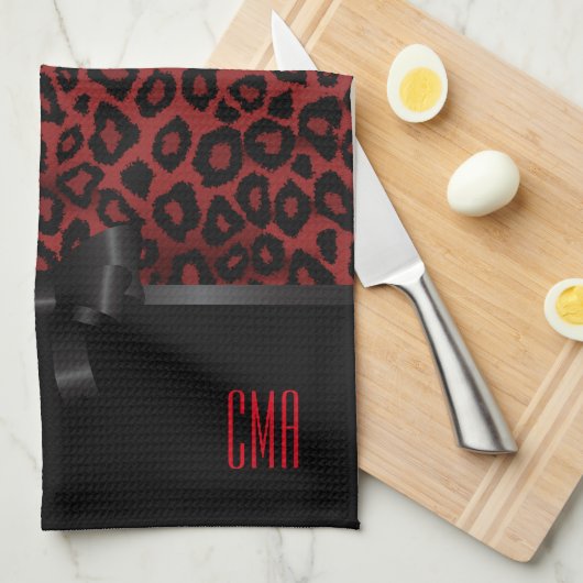 Attraktives dunkles Leopardentier | Monogramm Handtuch (Viertel Falte)