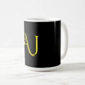 Attraktives Monogramm Gelb Schwarz Modern Minimali Kaffeetasse (VorderseiteRechts)