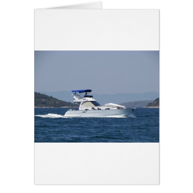 Attraktives Motorboot (Vorne)