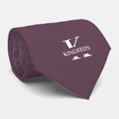 Aubergine Elegantes Monogramm + Name Krawatte (Gerollt)