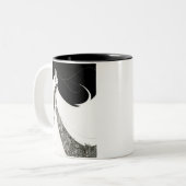 AUBREY BEARDSLEY ZWEIFARBIGE TASSE (Vorderseite Links)