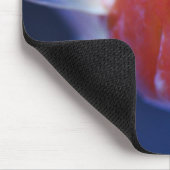 Auch bekannt als der Blutpapagei oder Blutpapagei. Mousepad (Ecke)