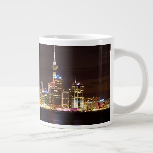 Auckland Night Cityscape Jumbo-Tasse (Rechts)