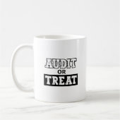 Audit oder Leckerei - Witziges Jahr des Buchhalter Kaffeetasse (Links)