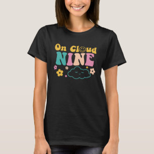 Auf Cloud 9 Jahre alt glücklich Geburtstag für Kin T-Shirt