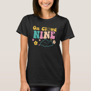 Auf Cloud 9 Jahre alt glücklich Geburtstag für Kin T-Shirt