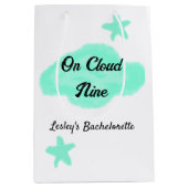 Auf Cloud neun pastellgrünen Wolken Stern Bachelor Mittlere Geschenktüte (Vorderseite)