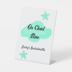 Auf Cloud neun pastellgrünen Wolken Stern Bachelor Sockelschild