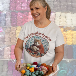Auf Crochet geheftet, Niedlich gestrickte Katzen u T-Shirt