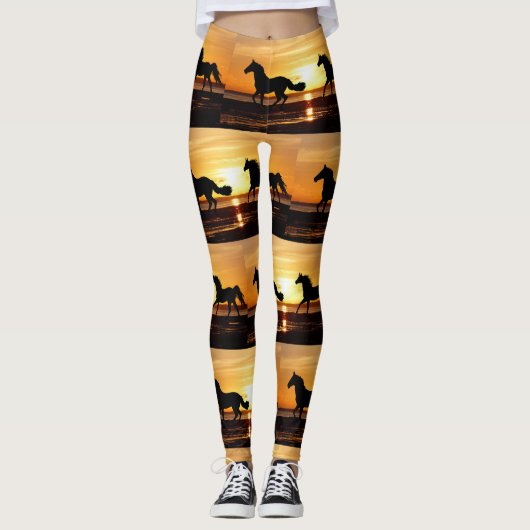 Auf das Rennpferd bei Sonnenuntergang rennend Leggings (Vorderseite)