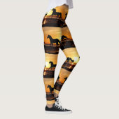 Auf das Rennpferd bei Sonnenuntergang rennend Leggings (Rechts)