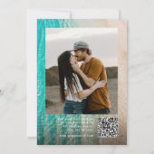 Auf dem Beach Typografy Foto QR Code Wedding Einladung (Rückseite)