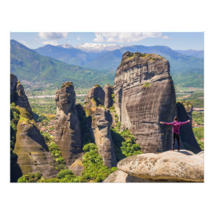 Auf dem Berggipfel stehender Mann Fotodruck