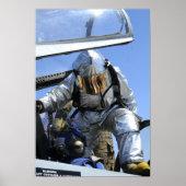 Auf dem Cockpit wird eine Rettungsübung durchgefüh Poster (Vorne)