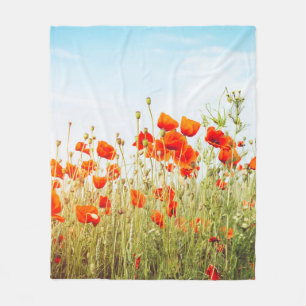 Auf dem Feld nahe Pappchen. Wilde Blume im Frühlin Fleecedecke