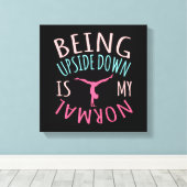 Auf dem Kopf ist die normale Gymnastik Gymnastik G Leinwanddruck (Insitu (Holzboden))