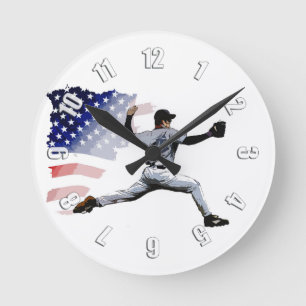 Auf dem Mound - Baseballspieler und US-Flagge Runde Wanduhr