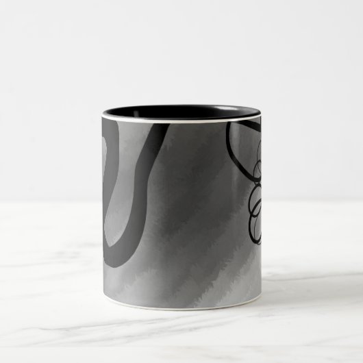 Auf dem Raster: Abstrakt grau, schwarz und weiß Zweifarbige Tasse (Mittel)