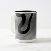 Auf dem Raster: Abstrakt grau, schwarz und weiß Zweifarbige Tasse (Vorderseite Links)