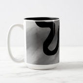 Auf dem Raster: Abstrakt grau, schwarz und weiß Zweifarbige Tasse (Links)