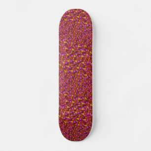 Auf dem rosa Skateboard