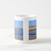 Auf dem Strand in Rockport spielen, MA Kaffeetasse (Mittel)