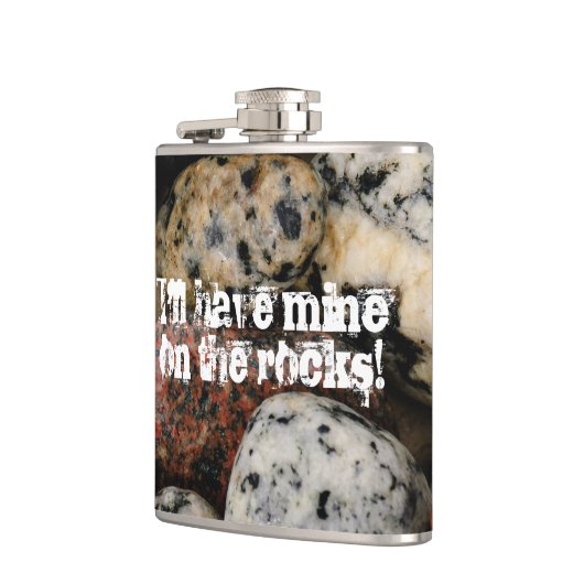 Auf den Felsen mit bunten Steinen Flachmann (Links)